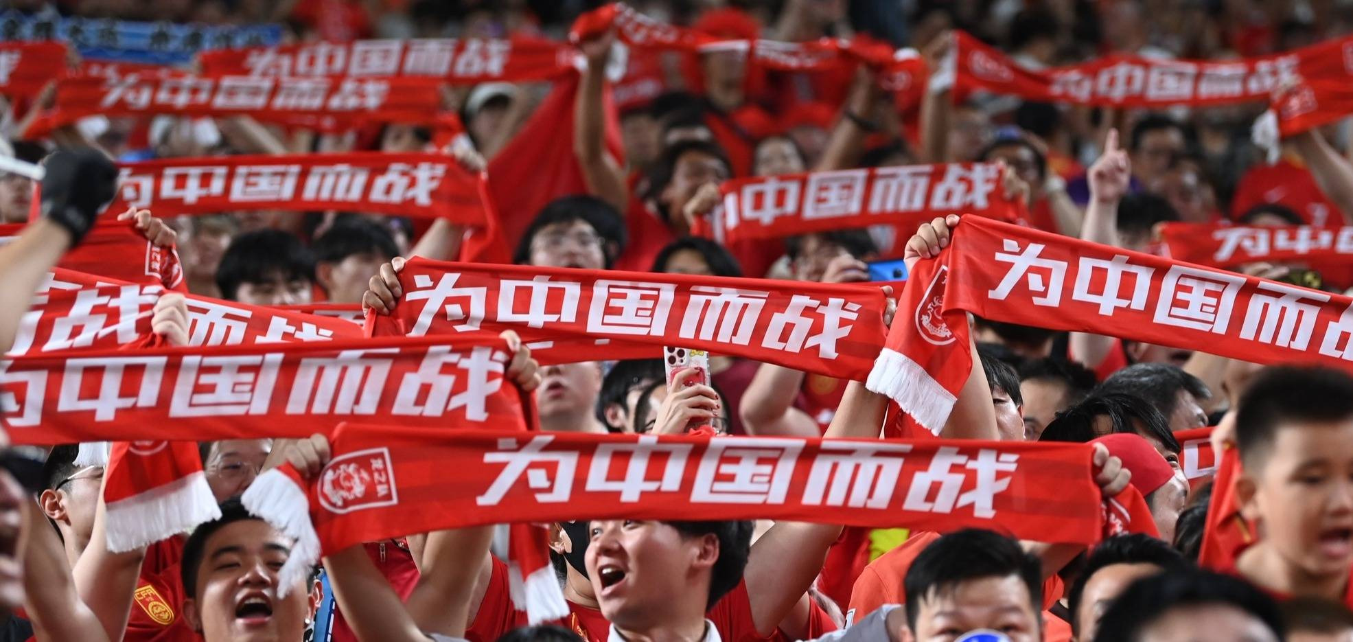 中国队在激烈对决中获得胜利，晋级半决赛