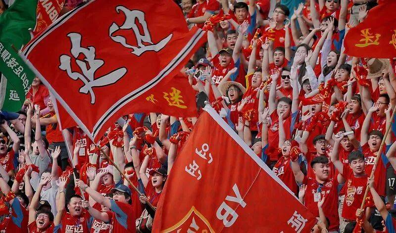 一场充满激情的足球对决在联赛中落幕，球迷沸腾的简单介绍