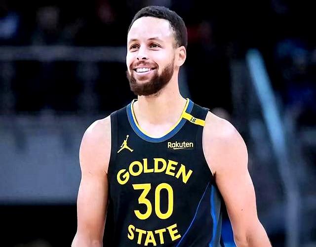 包含勇士遭遇三连败，库里状态低迷的词条