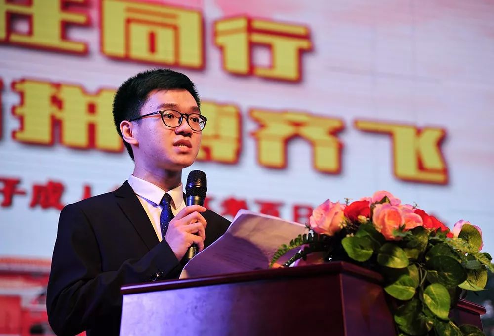 包含足坛巨星云集,拼搏与梦想同行的词条 包含足坛巨星云集,拼搏与梦想同行的词条