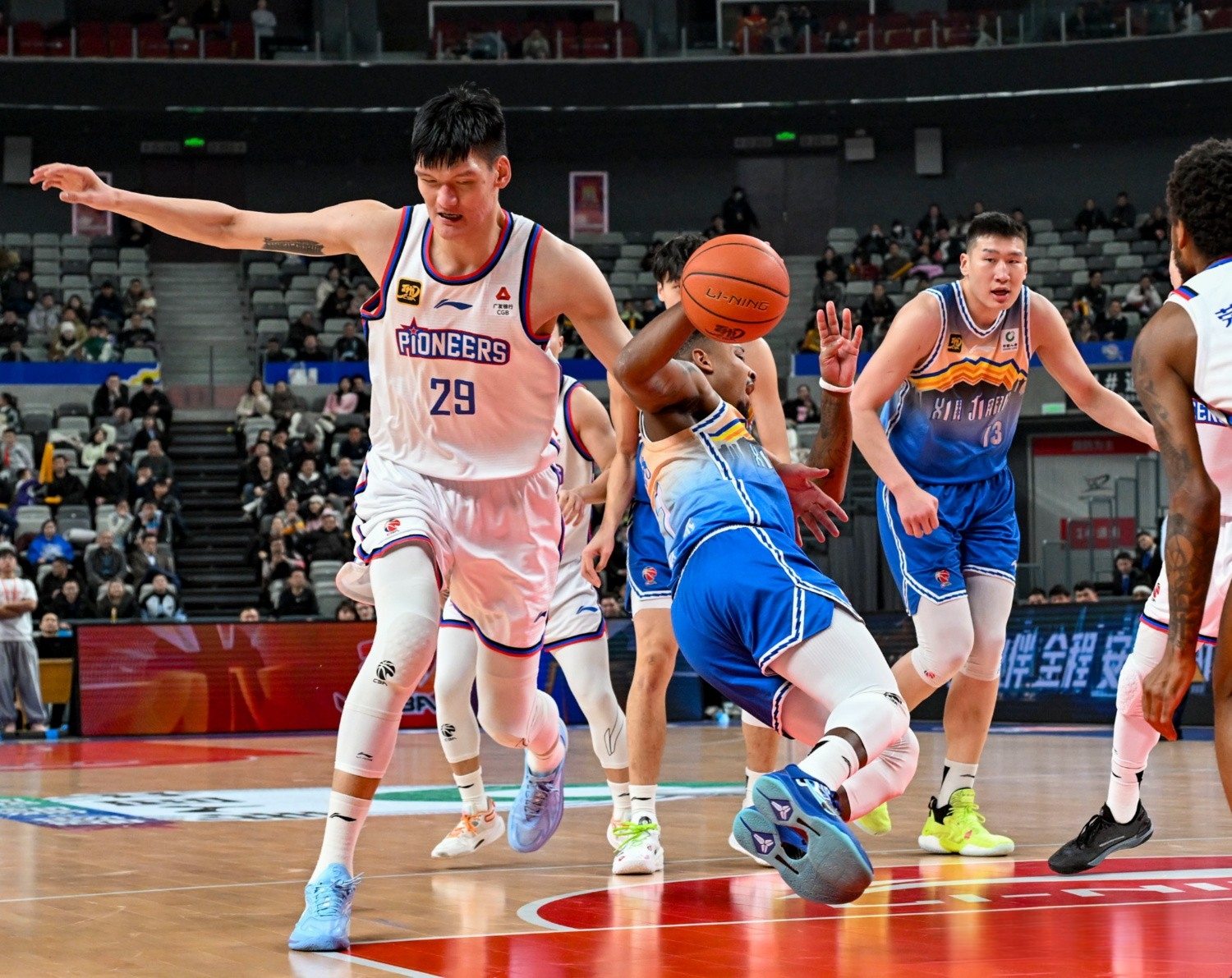 新疆男篮迎战湖南队,力争四连胜 新疆男篮迎战湖南队,力争四连胜