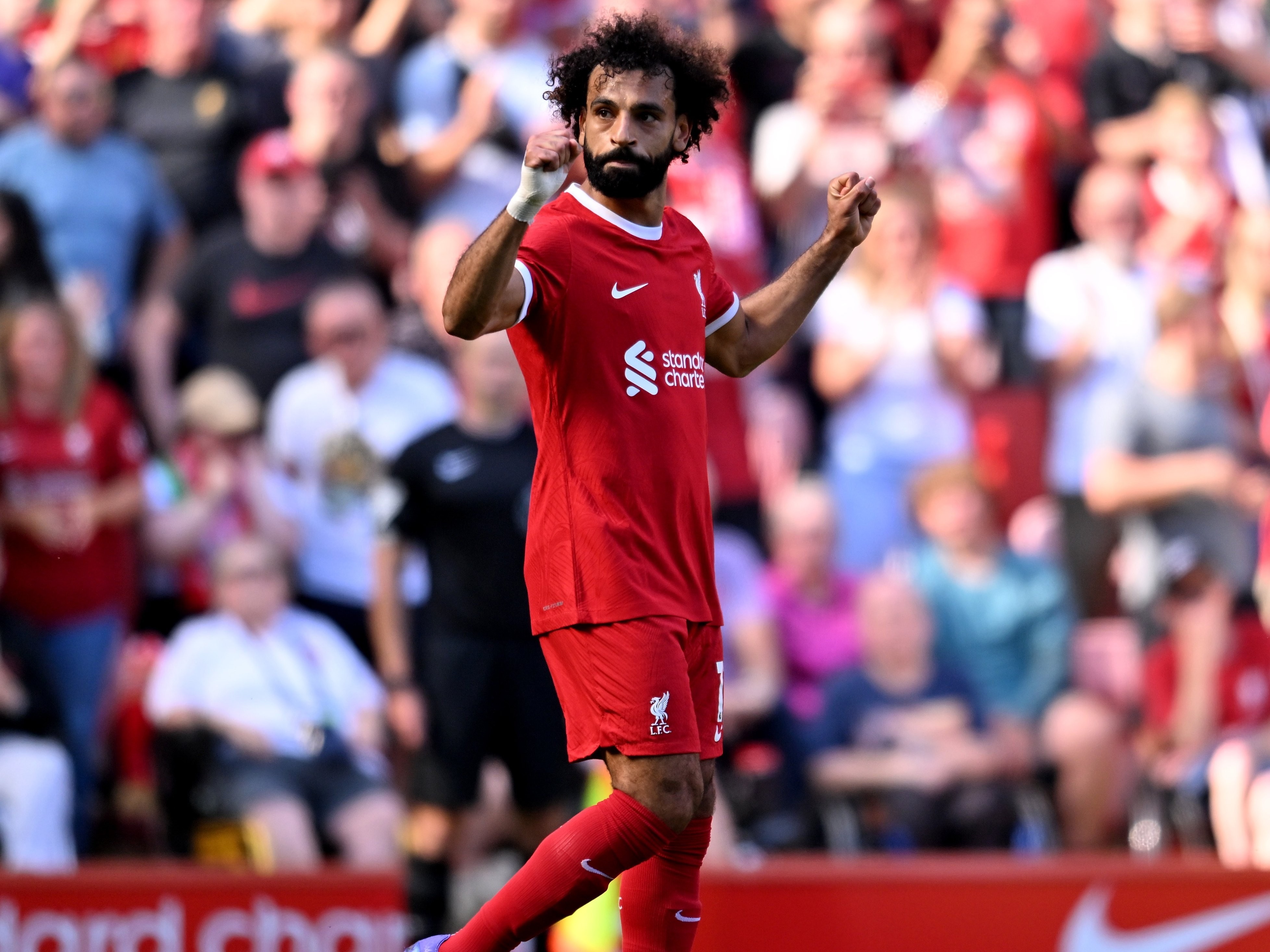 关于球场上的争夺激烈异常，焦点即将爆发的信息