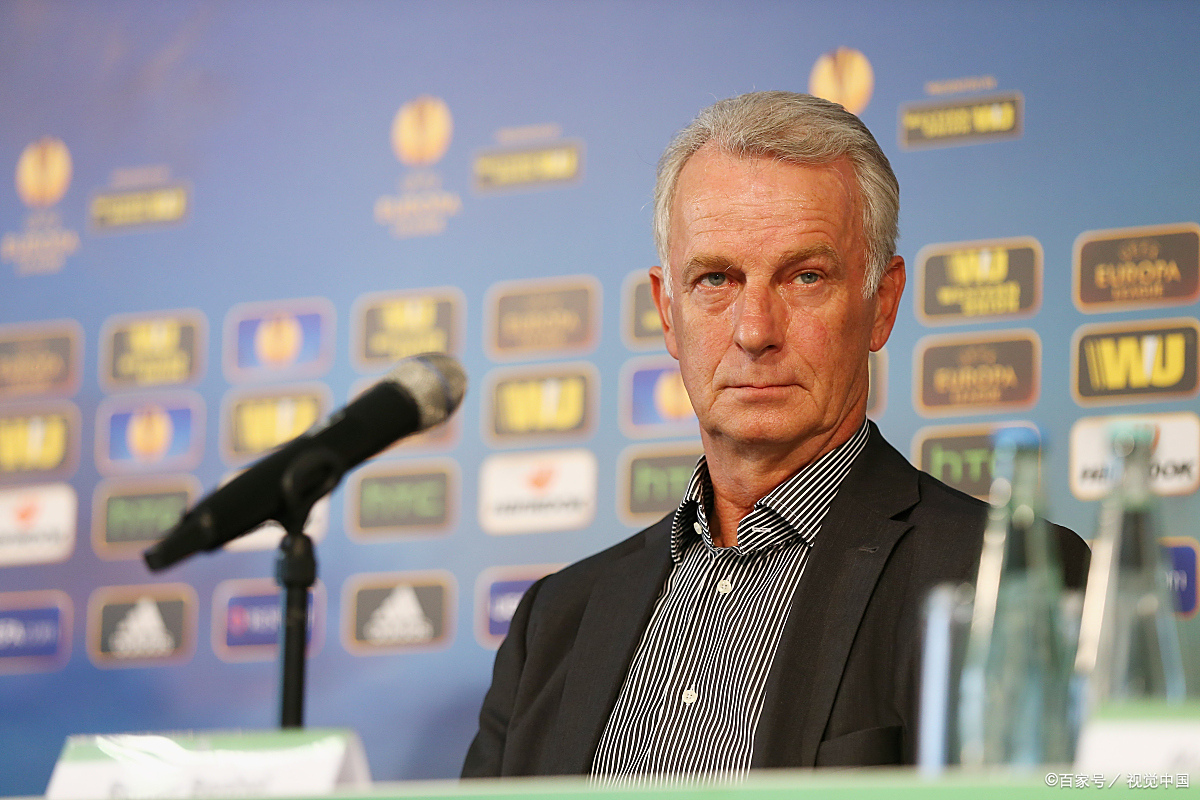 包含雄心勃勃的法兰克福球员获得关键胜利，进入前四的词条