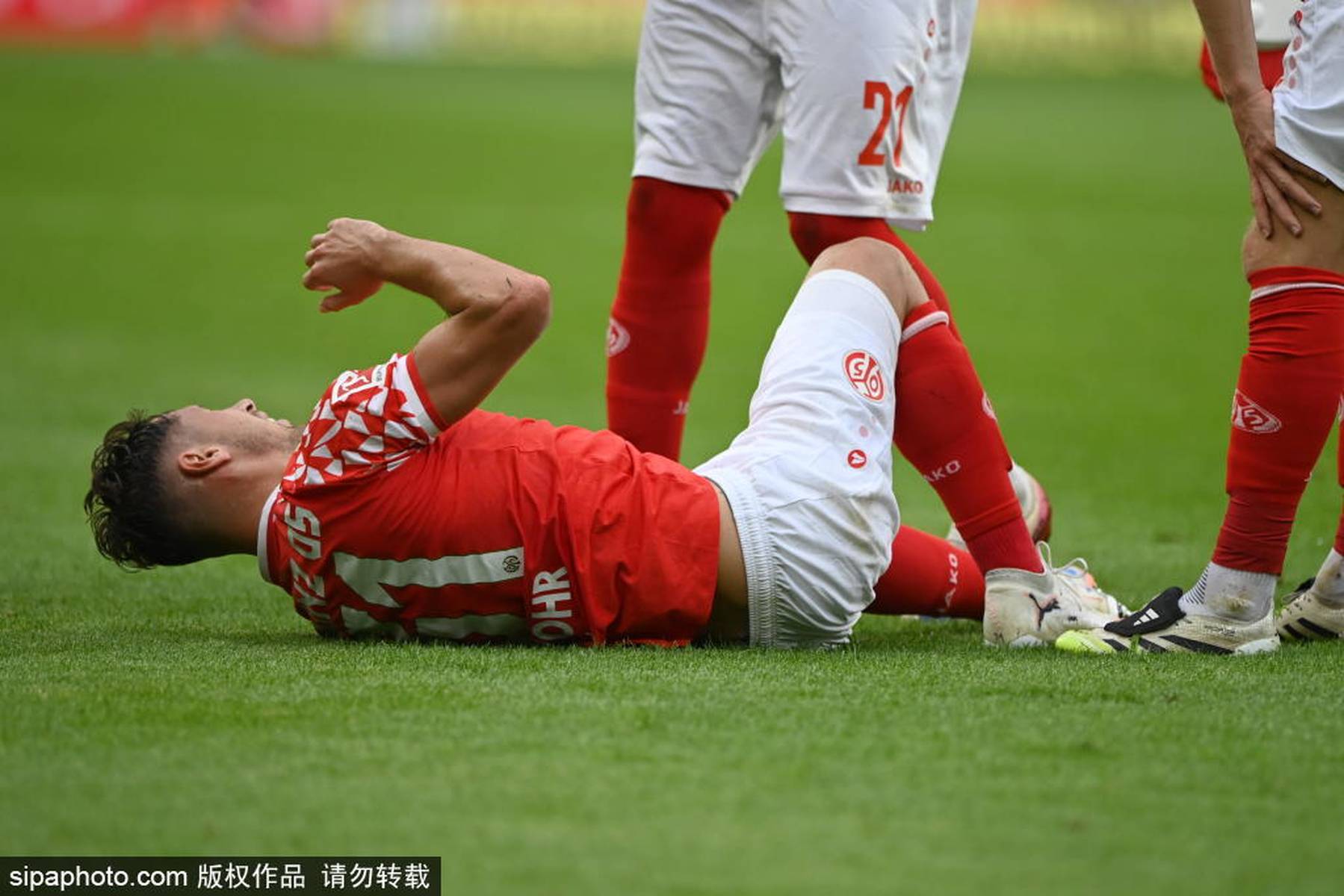 包含美因茨客场大胜RB莱比锡，实力引人瞩目的词条