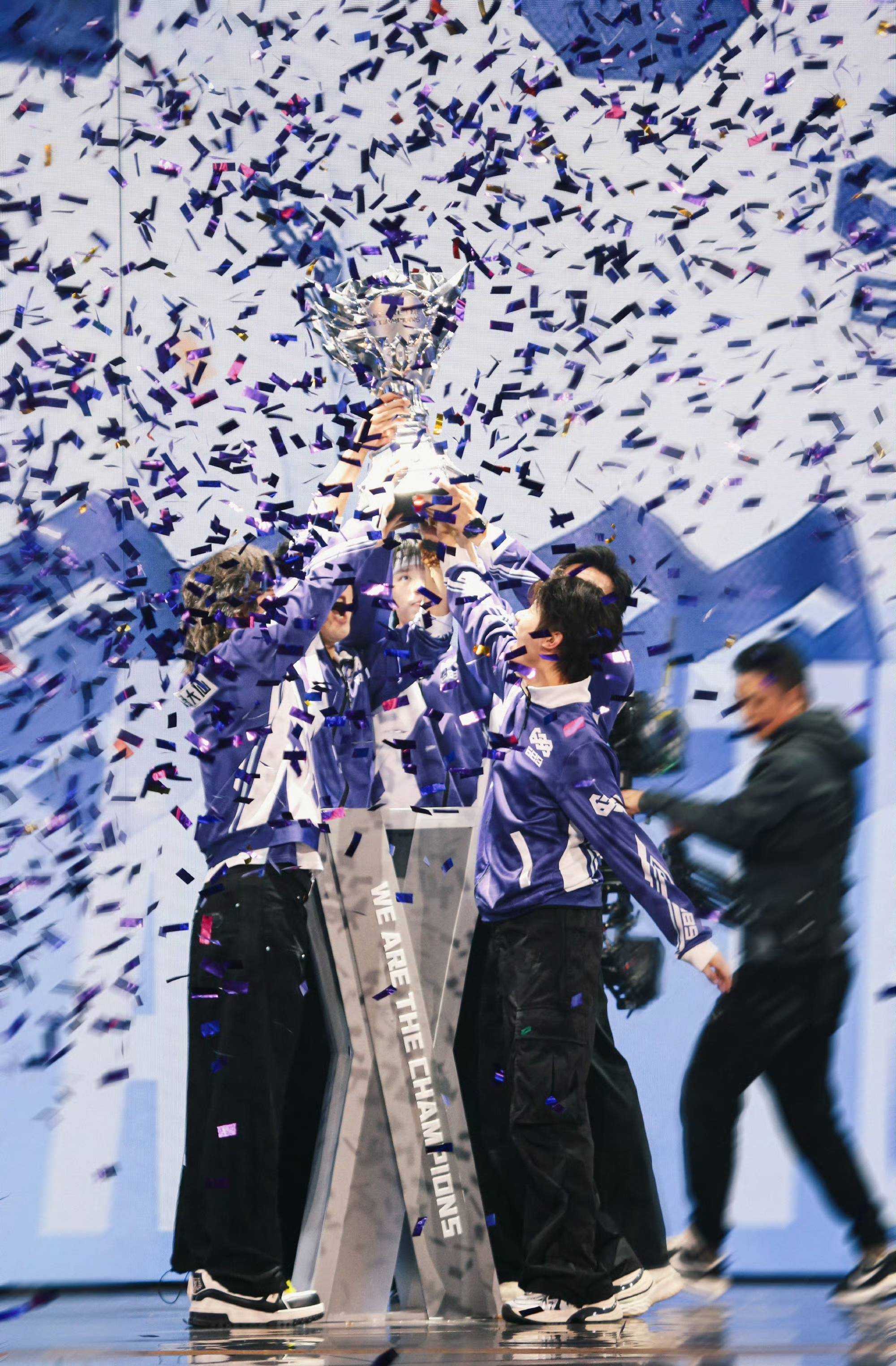 包含重要比赛来袭！顶尖球队交锋激烈的词条