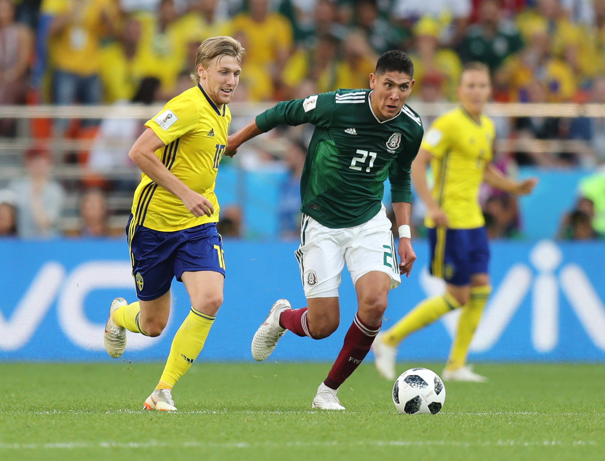 墨西哥足球队夺得美洲杯冠军，全队欢庆胜利的简单介绍