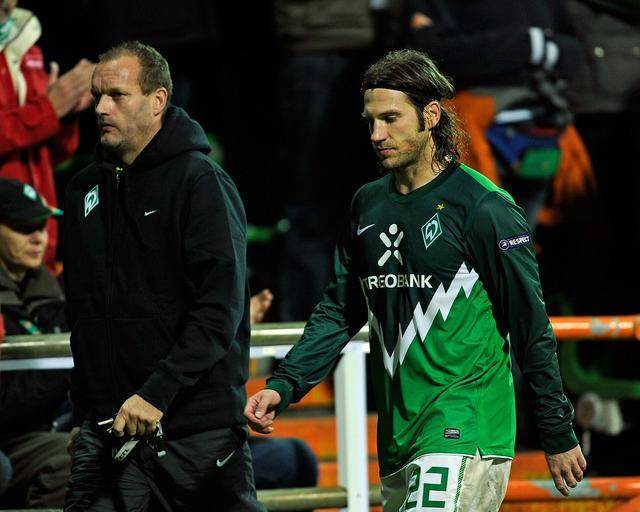 包含云达不莱梅主场失分，球队保级形势严峻的词条