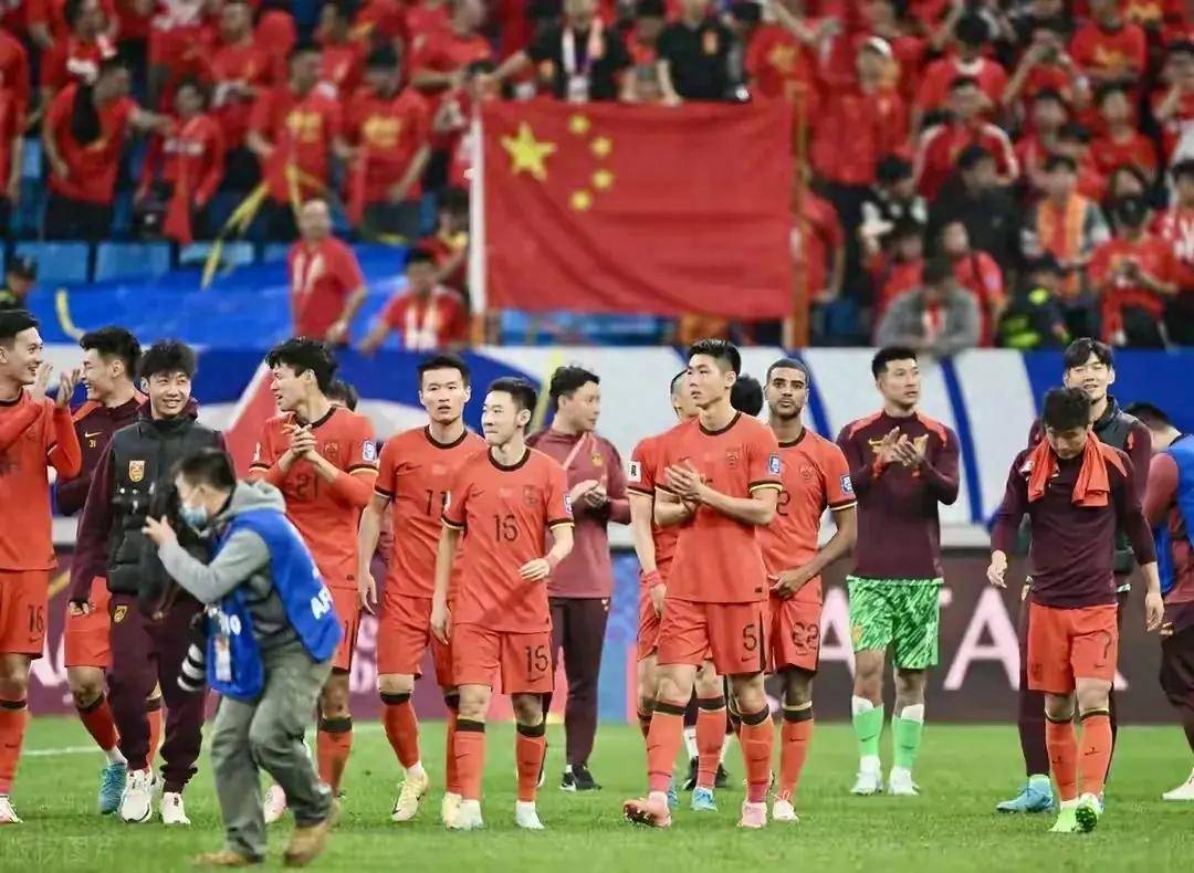 世界杯预选赛中一场激动人心的比赛，进球纷纷