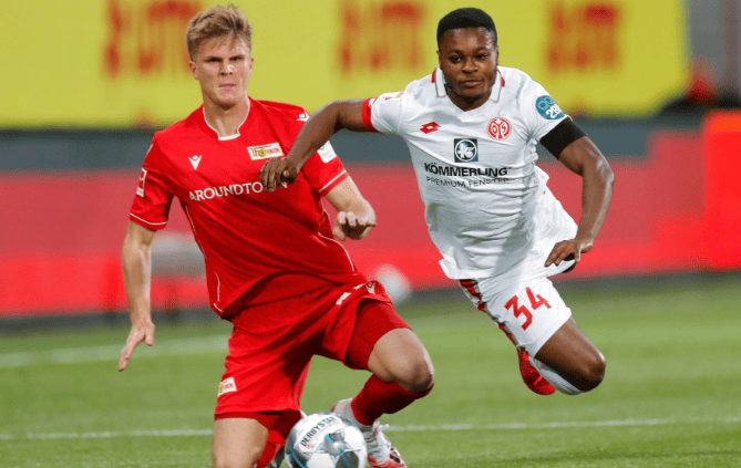 门兴格拉德巴赫队主场不敌，接连失分的简单介绍