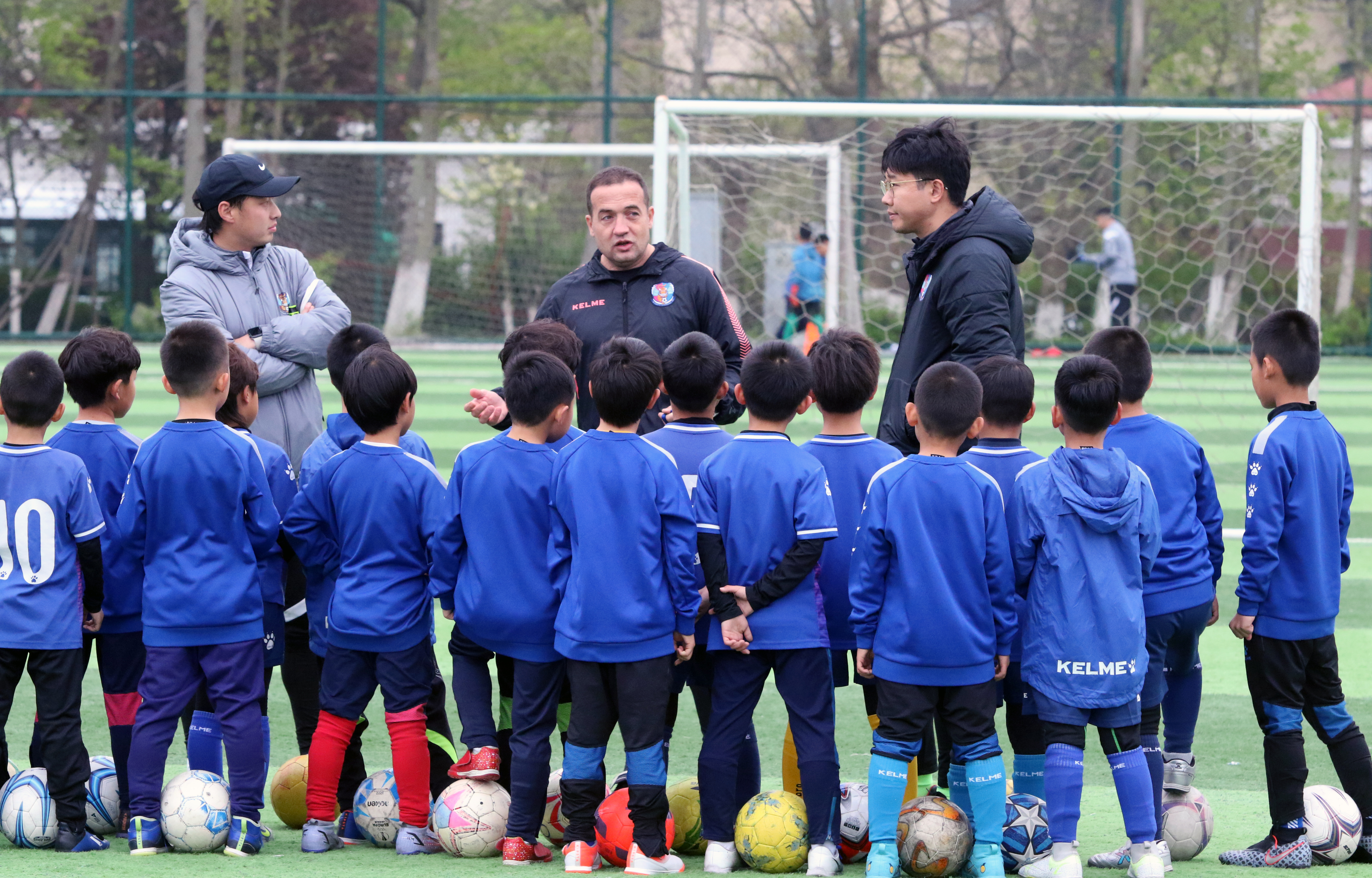 包含西班牙球队的青年训练计划引起关注的词条