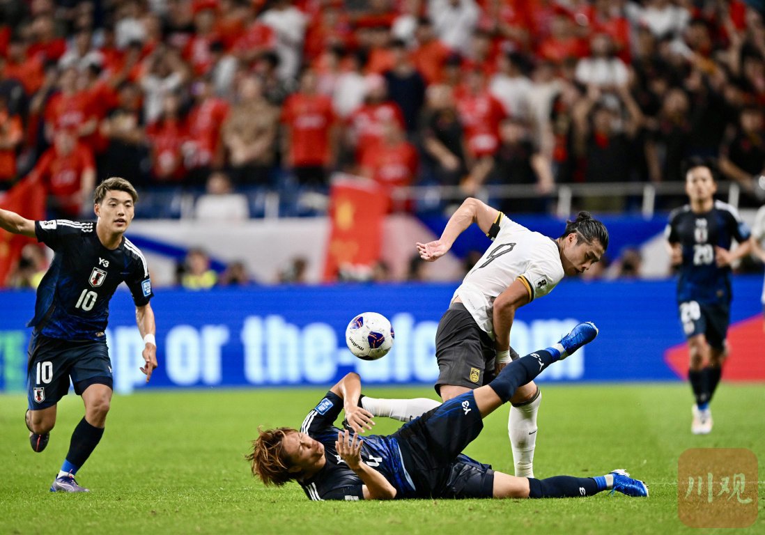 足球场上实力对决，东亚球队竞争激烈激情澎湃的简单介绍