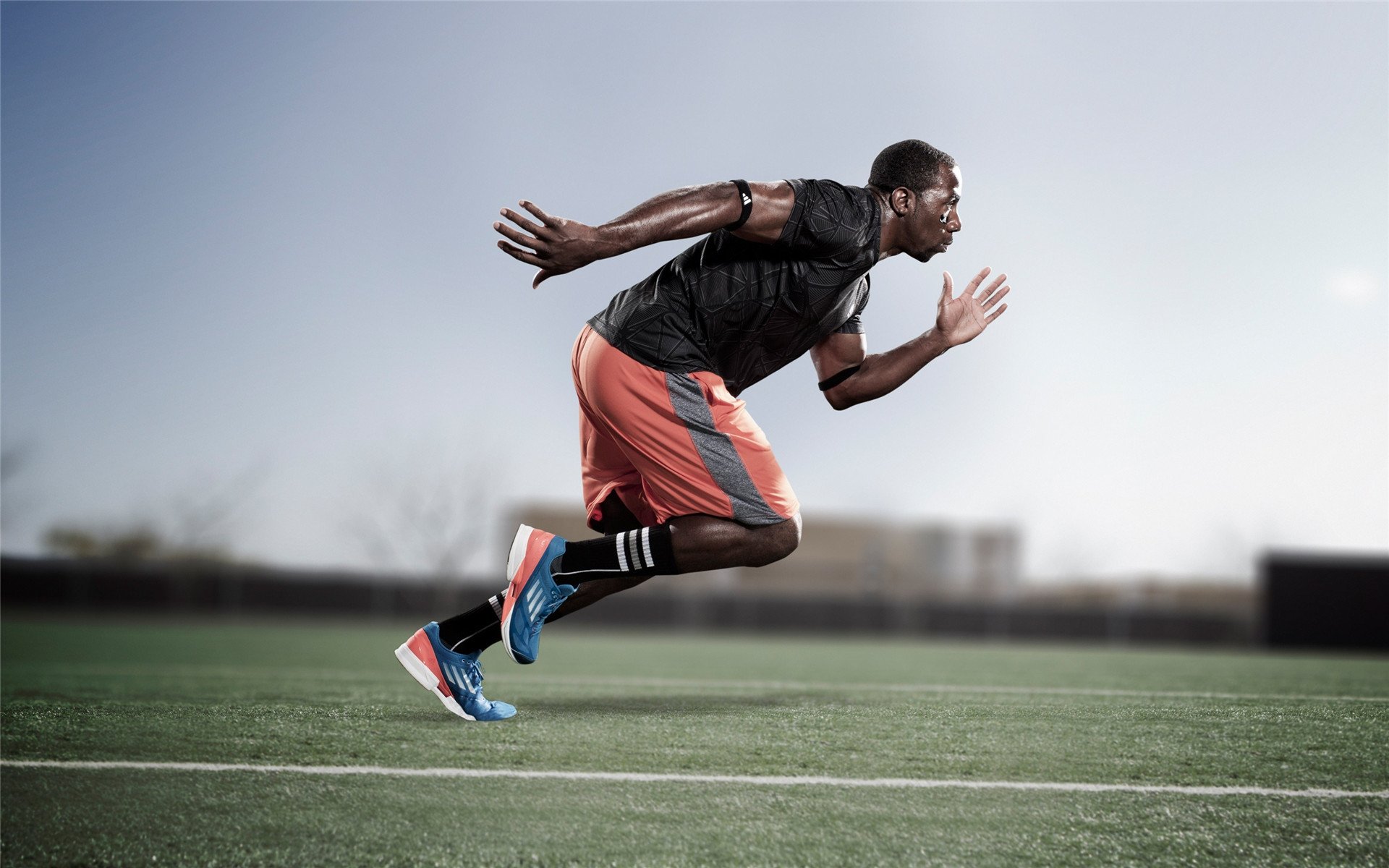 赛道之外，战场之上，爱德华兹进攻端无人可挡的F1揭幕战之夜