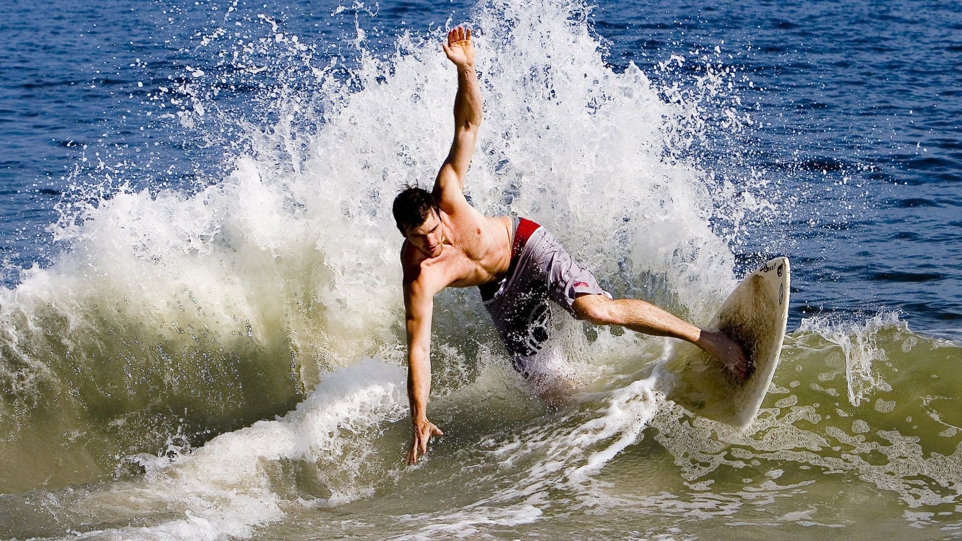 赛道上的新秩序，佩雷兹领军，迈凯伦横扫威廉姆斯